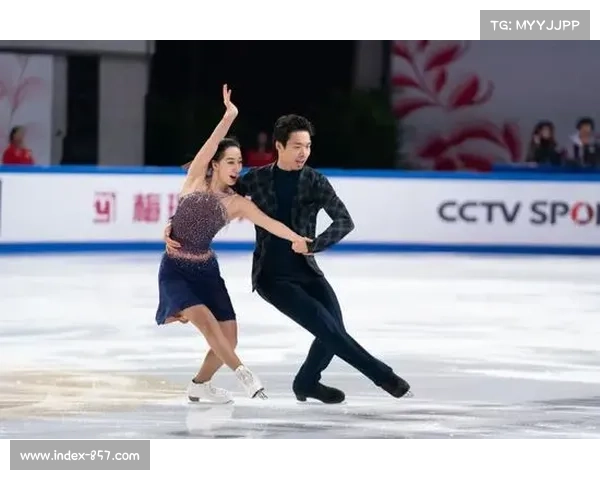 中国花滑俱乐部联赛总决赛金书贤彭智铭分获成年组单人滑冠军